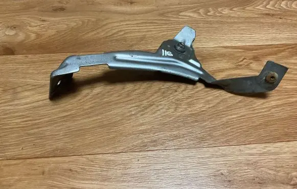 BMW 5 E60 E61 Fender mounting bracket 7161451 179920