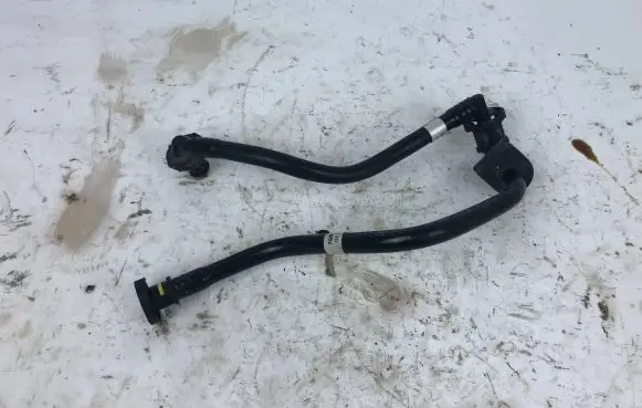BMW 4 F36 Gran coupe Breather/breather pipe/hose 7613026 7602020