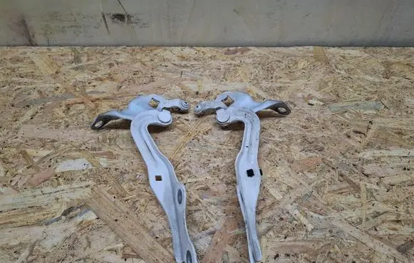 Mazda 6 Engine bonnet/hood hinges 