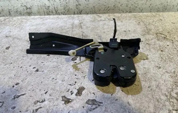 Audi TT Mk1 Tailgate/trunk/boot lock/catch/latch 8N0827505A