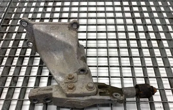 Infiniti Q50 Engine mounting bracket 