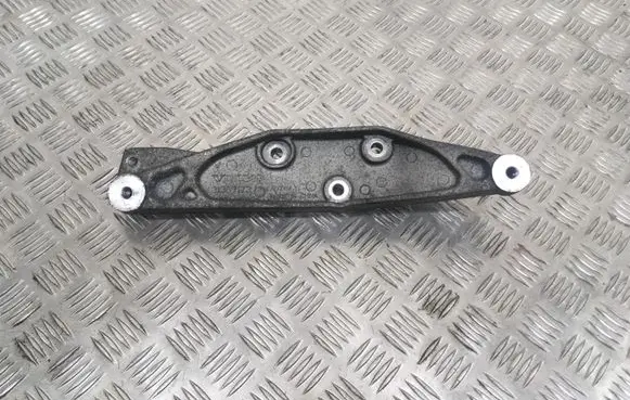 Volvo XC90 Rear differential/diff mount bracket 31367173
