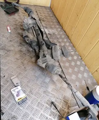 Volkswagen PASSAT B6 Steering rack 039000466 7805501267
