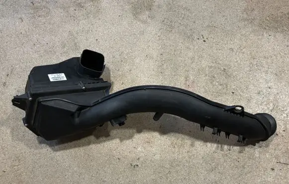 BMW M4 F82 F83 Air filter box 7846269