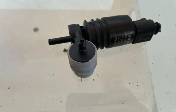 Audi A3 S3 8L Windscreen/windshield washer pump 1K6955651 3122789