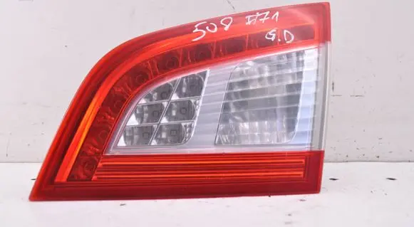 Tailgate rear/tail lights