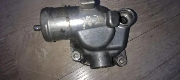 Mercedes-Benz E W210 Thermostat housing a6112030875
