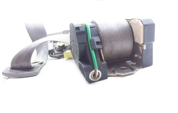 Mazda 626 Front seatbelt 33013420 E1040085 33003480