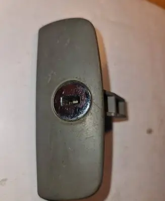 Volkswagen PASSAT B5.5 Glove box handle 1841860