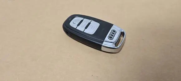 Audi A5 8T 8F Ignition key/card 0101802