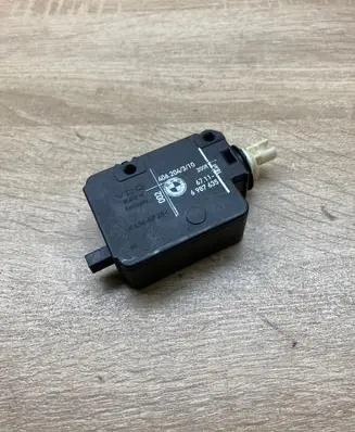 BMW 6 E63 E64 Fuel tank cap lock motor 6987635 406204