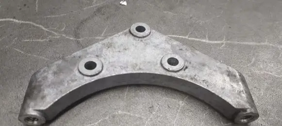 Mercedes-Benz S W220 A/C compressor mount bracket a6282360030
