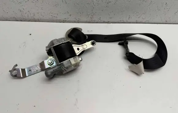 Subaru Outback Front seatbelt 7M3520P 042819