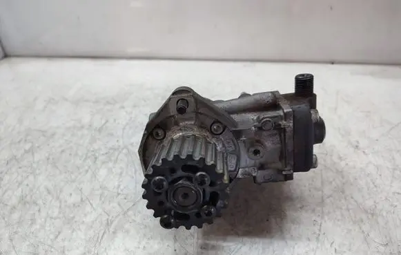 Volvo S90, V90 Fuel injection high pressure pump 31432135