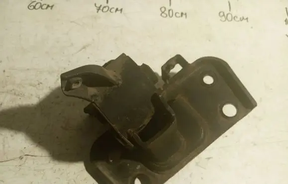 Toyota Auris 150 Engine mount bracket
