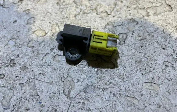Nissan Qashqai Airbag deployment crash/impact sensor 985813RA0A 12272016
