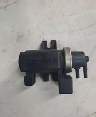 BMW 5 E39 Turbo solenoid valve 2247906