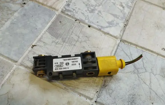 Audi A4 S4 B6 8E 8H Airbag deployment crash/impact sensor 8E0959643A