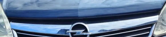 Opel Astra H Front bumper upper radiator grill