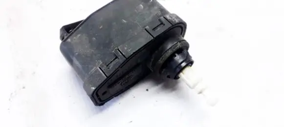 Volkswagen Golf III Headlight level adjustment motor 1H0941295 004375-47