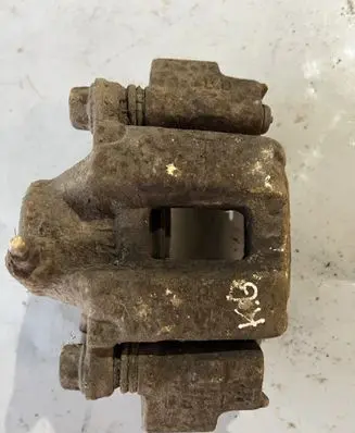 Toyota Land Cruiser (J120) Rear brake caliper