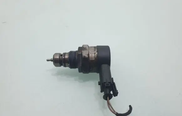 Renault Espace IV Fuel pressure regulator 8200610770 0281002800