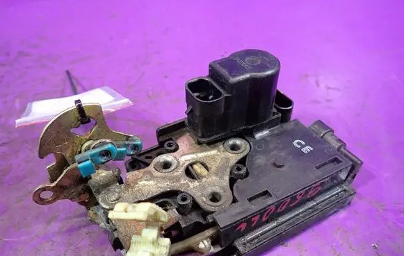 Chevrolet Aveo Front door lock