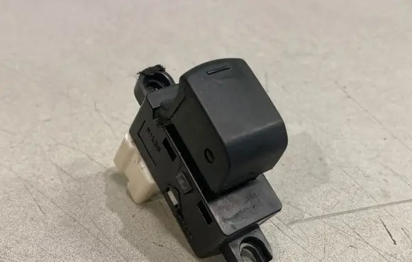 Subaru Legacy Electric window control switch