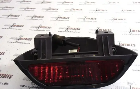 KIA Carnival Third/center stoplight