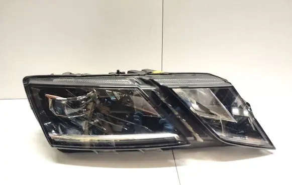 Skoda Octavia Mk4 Headlight/headlamp 5E1941016D 030110423200 LE15A6360