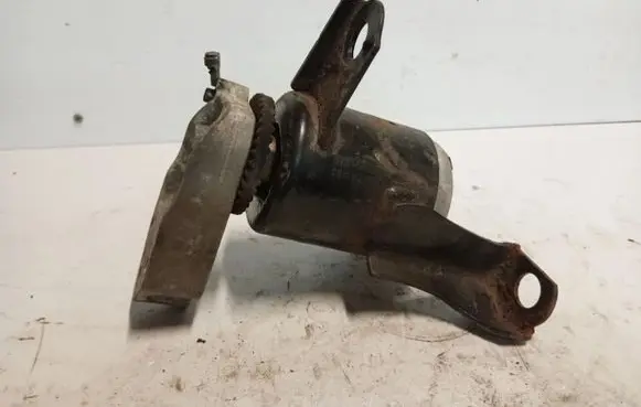 Ford Fiesta Engine mount vacuum valve 8v51-6f012-be
