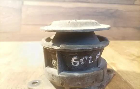 Volkswagen Golf III Engine mount bracket