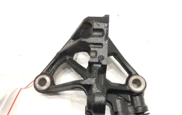 Engine mounting bracket