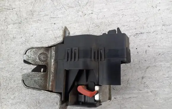 Mercedes-Benz C W203 Tailgate lock latch 