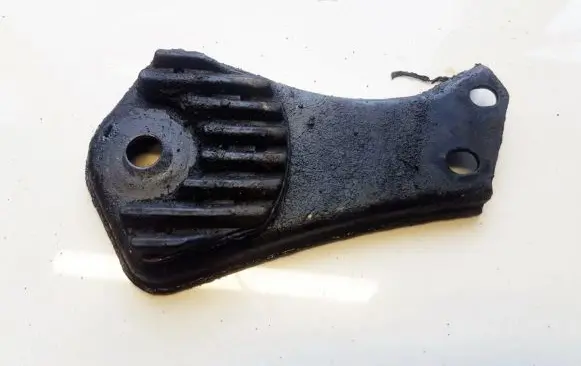 Mercedes-Benz C AMG W204 Engine mounting bracket A2043520146