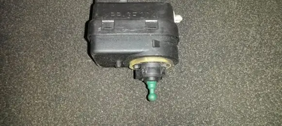Renault Megane I Headlight level adjustment motor 7700840141