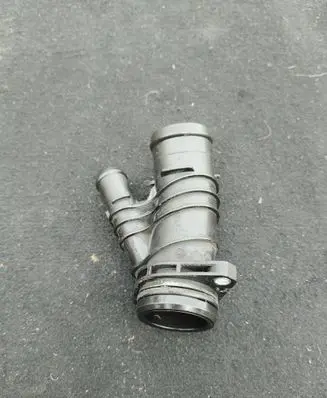 Audi Q8 Engine coolant pipe/hose 06m121132b