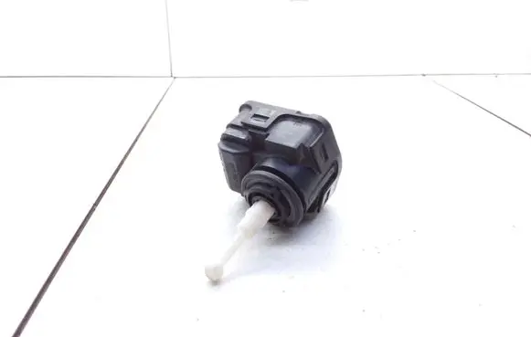 Volkswagen PASSAT B3 Headlight level adjustment motor 3A0941295 00728201
