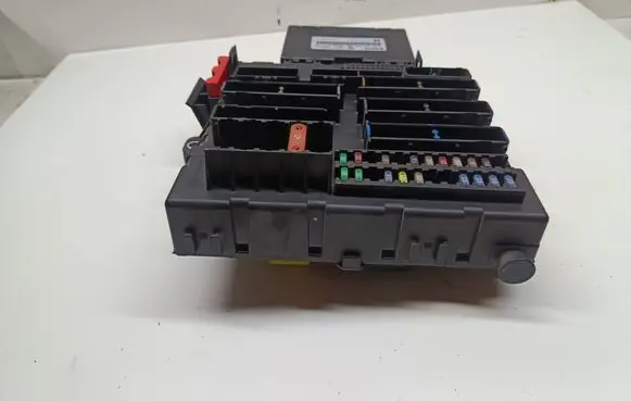 Opel Vectra C Fuse module 13189924 519048508 00131448