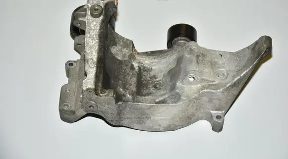 BMW 1 E81 E87 Engine mounting bracket 7802639