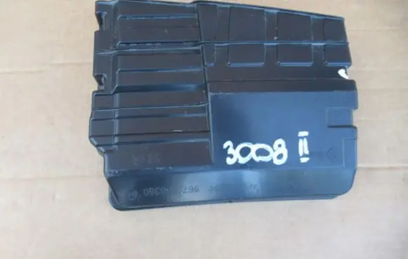Peugeot 3008 II Fuse box cover 9672188380