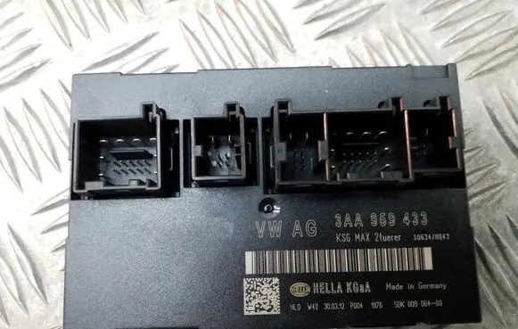 Volkswagen PASSAT B7 Comfort/convenience module 3AA959433