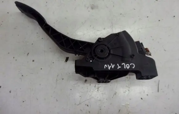 Mitsubishi Colt Brake pedal bracket assembly M865642
