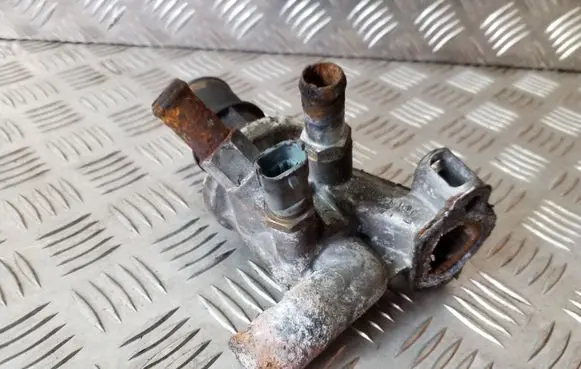 Dodge Nitro Engine coolant pipe/hose