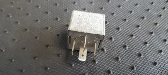 Volkswagen Touran I Other relay 141951253B 20240072