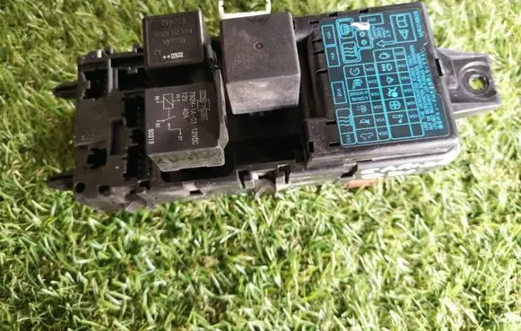Mitsubishi Carisma Fuse module MB953355 821106