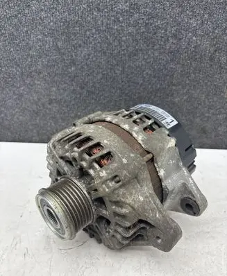 KIA Sorento Generator/alternator 373002F100