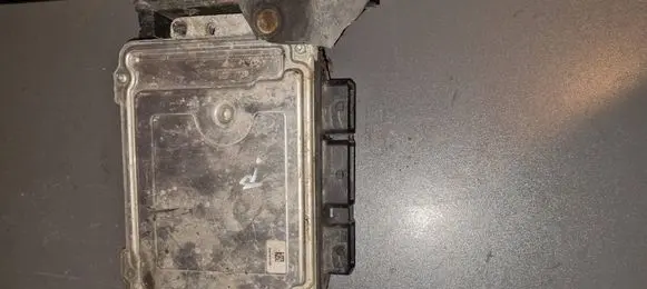 Ford Focus Engine control unit/module 9M5112A650BF 1039S35306