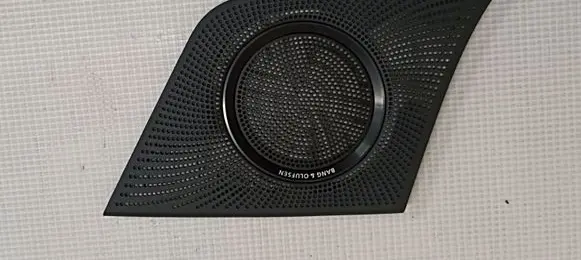 Side speaker trim/cover
