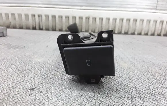 Cup holder front